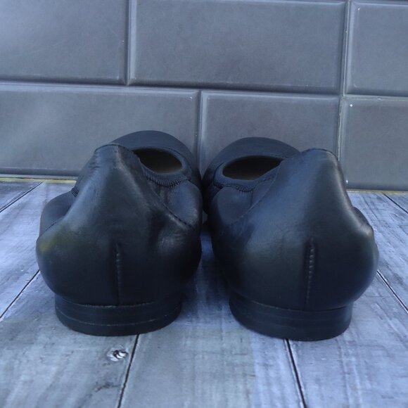 SIZE 7.5. Caprice black leather classic ballet flats. - Picture 5 of 16